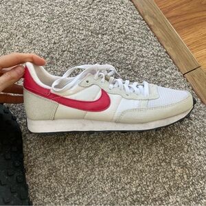 Nike shoes challenger og